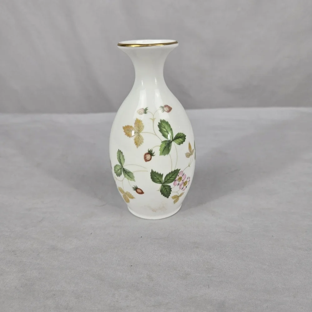 WEDGWOOD Wild Strawberry 5